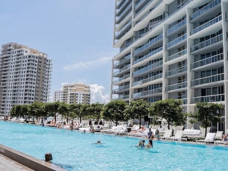 475 Brickell Ave # 3915, Miami FL 33131 — 18