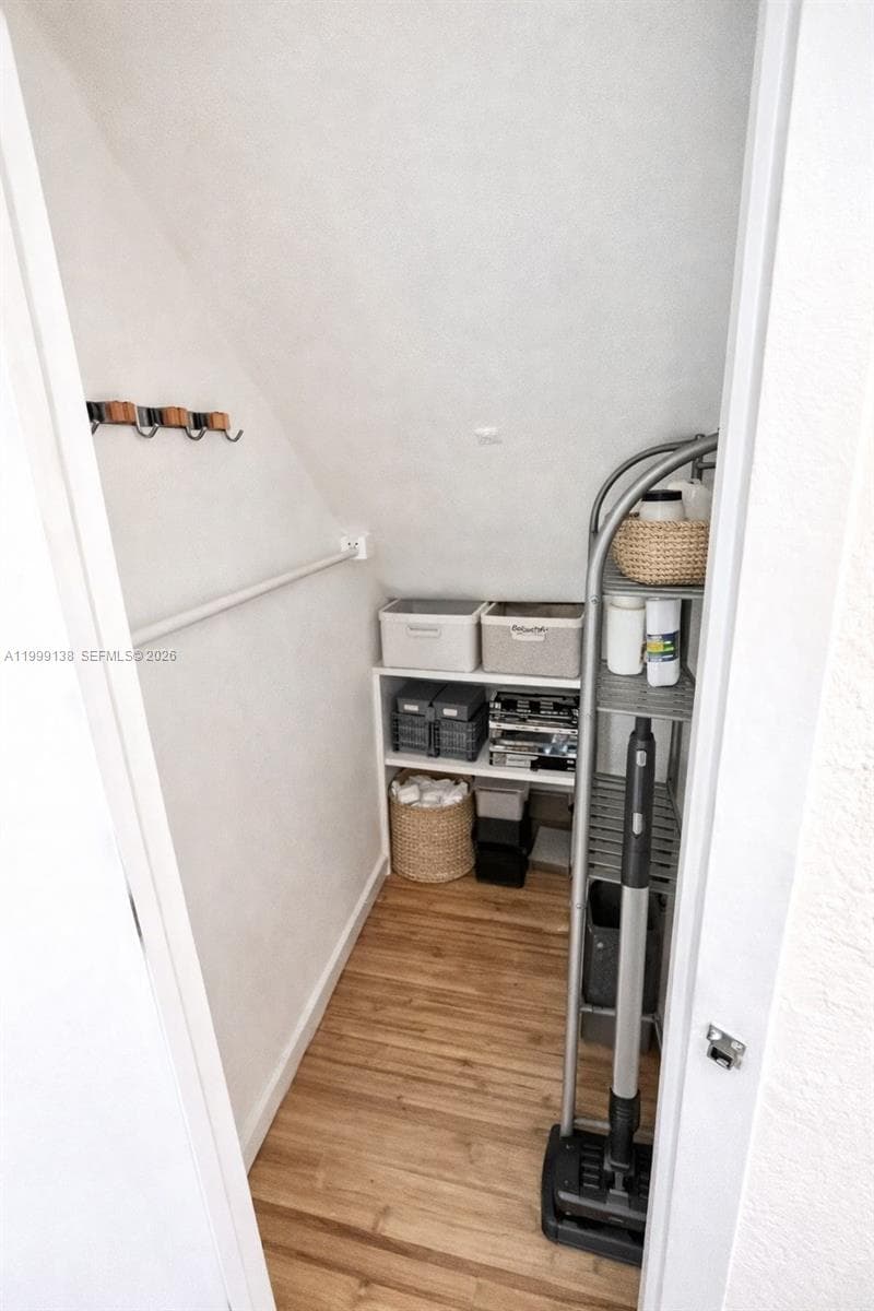 3915 N Meridian Ave # 101, Miami Beach FL 33140 — 11