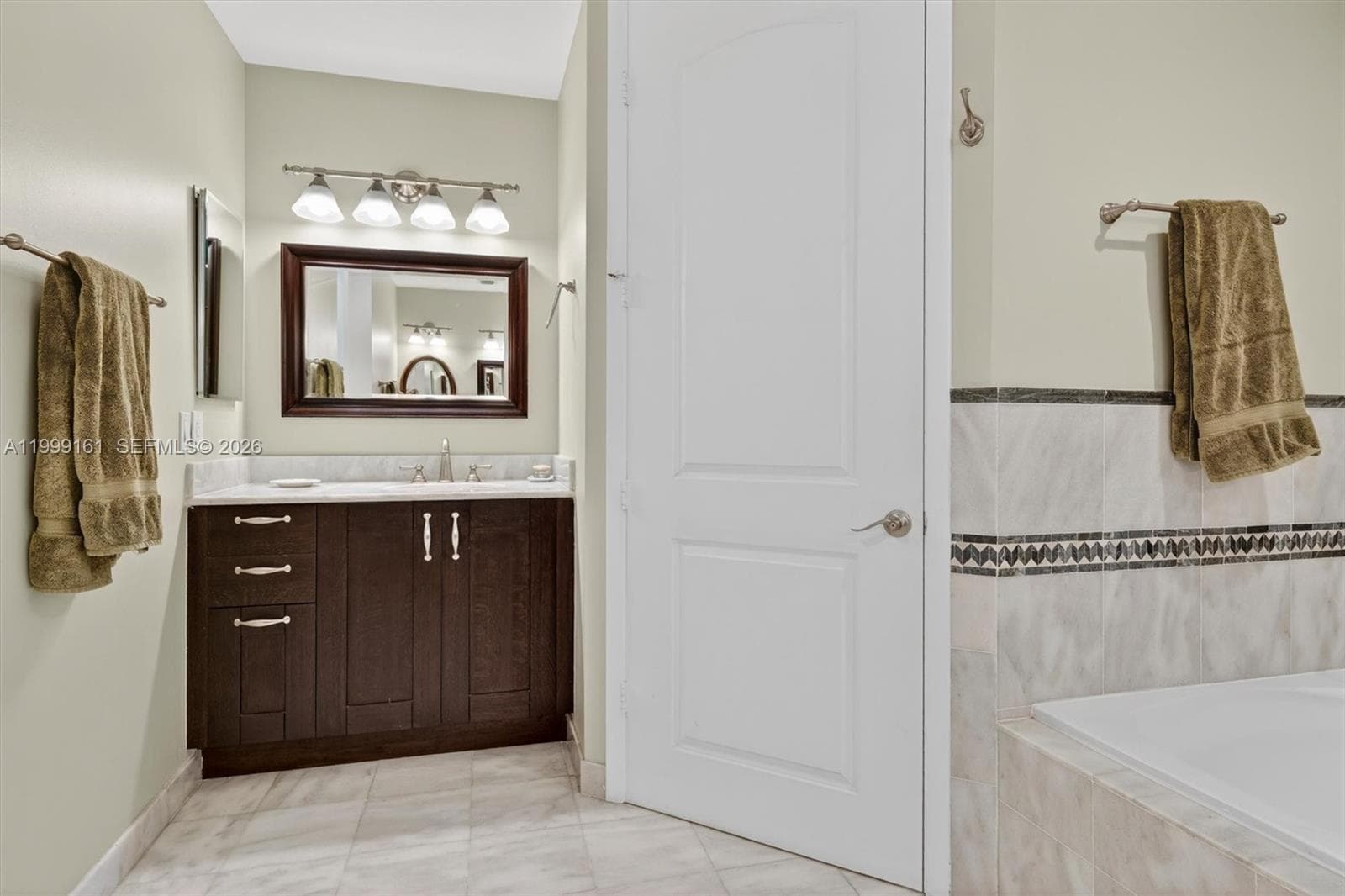 650 Valencia Ave # 302, Coral Gables FL 33134 — 52