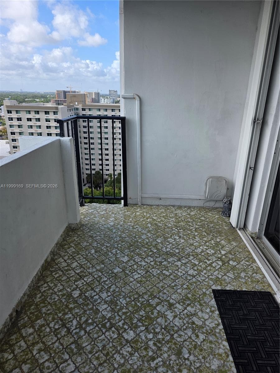 2780 NE 183rd St # 1802, Aventura FL 33160 — 47