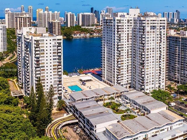 2780 NE 183rd St # 1802, Aventura FL 33160 — 1