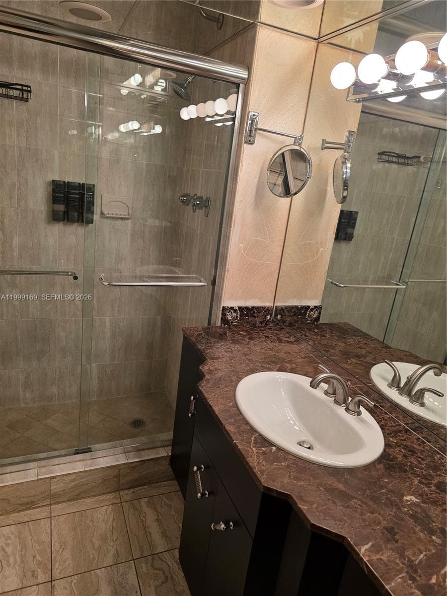 2780 NE 183rd St # 1802, Aventura FL 33160 — 40