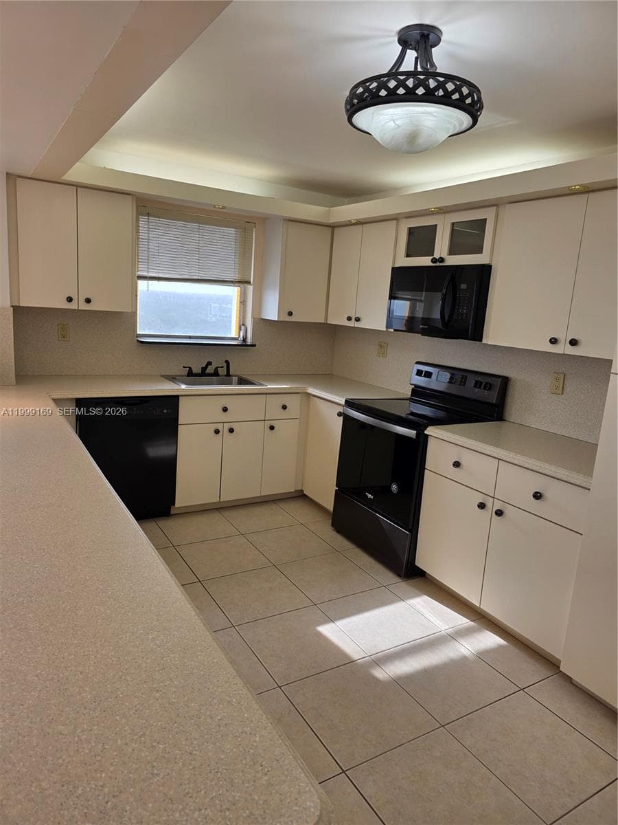 2780 NE 183rd St # 1802, Aventura FL 33160 — 25