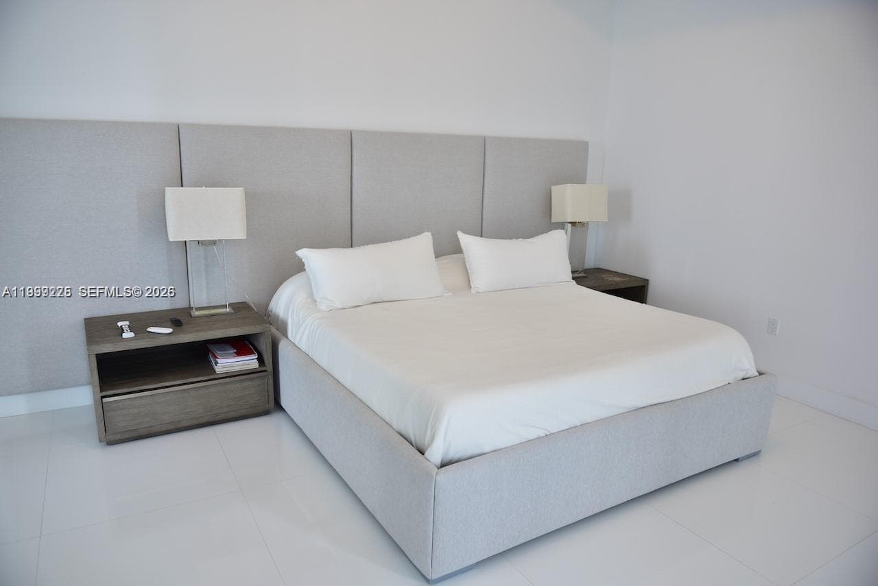 17475 Collins Ave # 2802, Sunny Isles Beach FL 33160 — 16