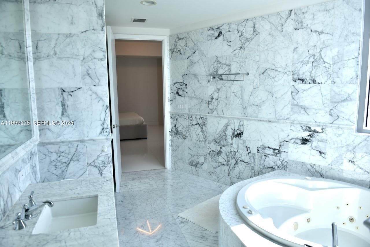 17475 Collins Ave # 2802, Sunny Isles Beach FL 33160 — 20