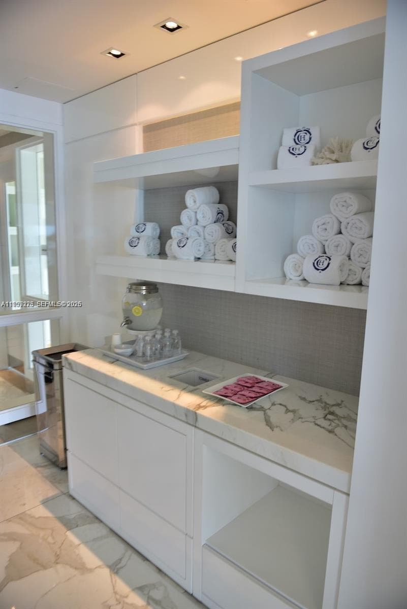17475 Collins Ave # 2802, Sunny Isles Beach FL 33160 — 33