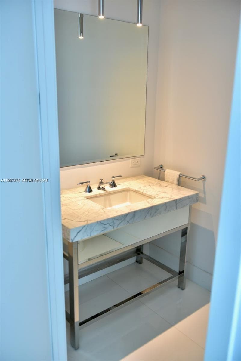 17475 Collins Ave # 2802, Sunny Isles Beach FL 33160 — 25