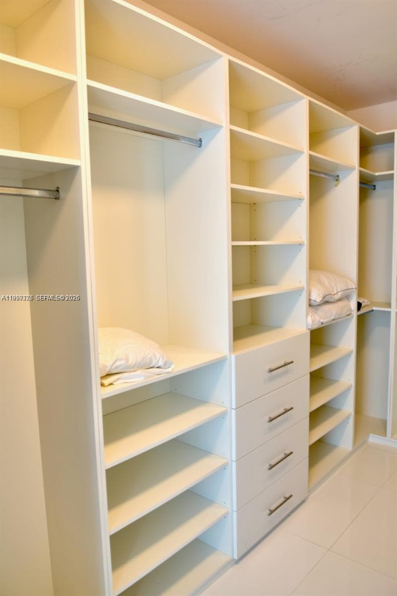17475 Collins Ave # 2802, Sunny Isles Beach FL 33160 — 21