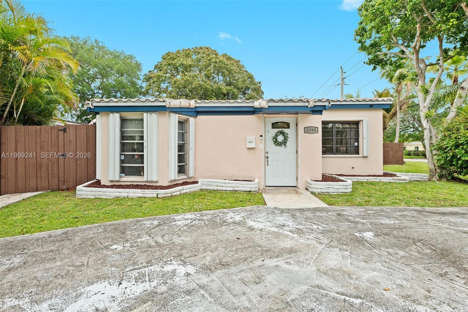 1395 NE 177th St, North Miami Beach FL 33162 — 2