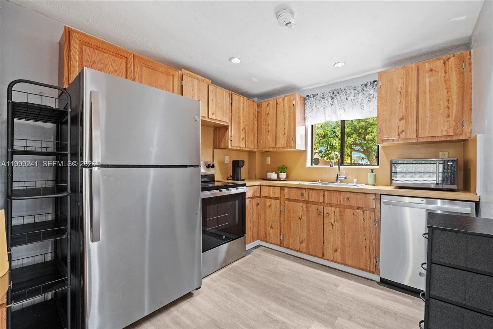 1395 NE 177th St, North Miami Beach FL 33162 — 12