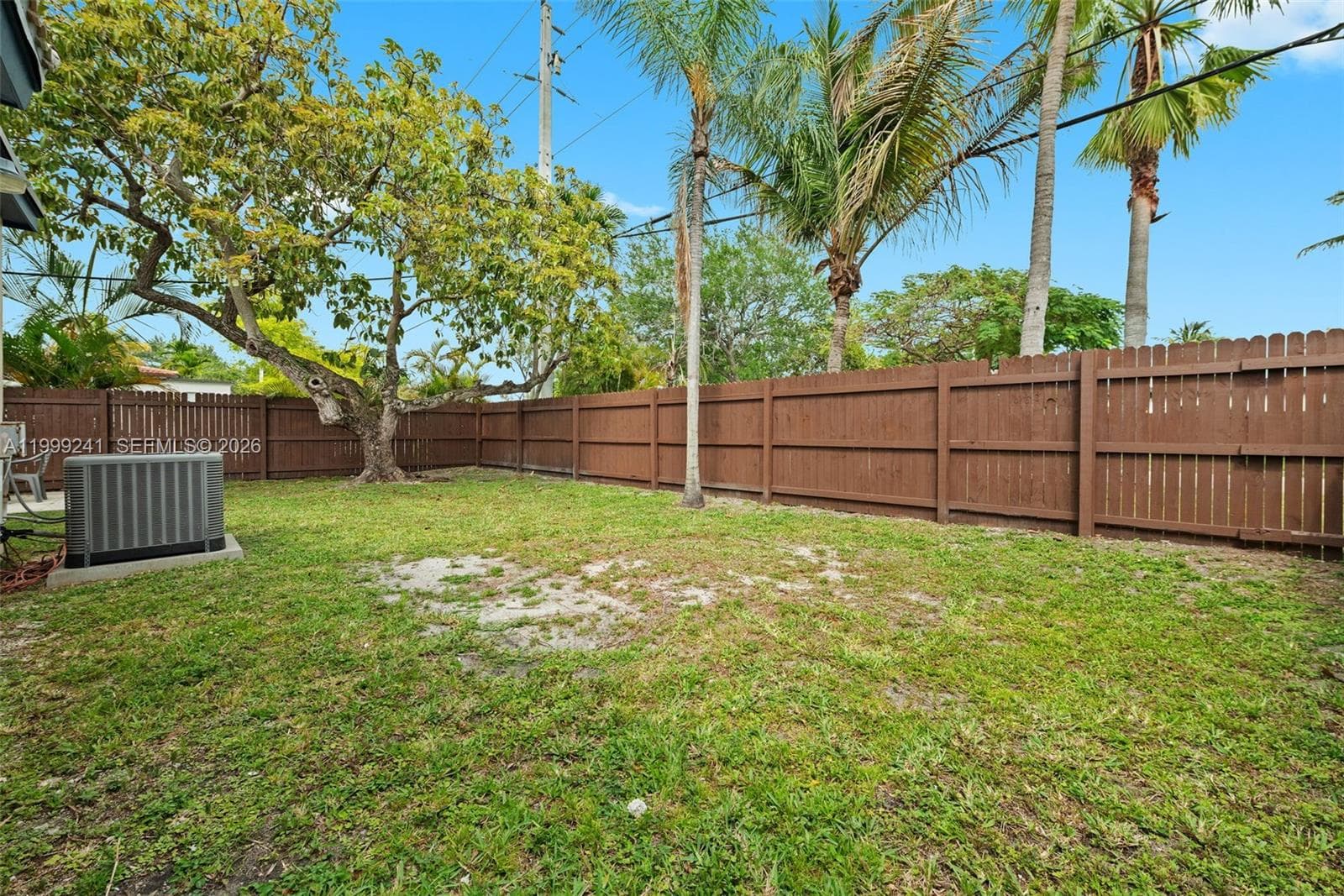 1395 NE 177th St, North Miami Beach FL 33162 — 26