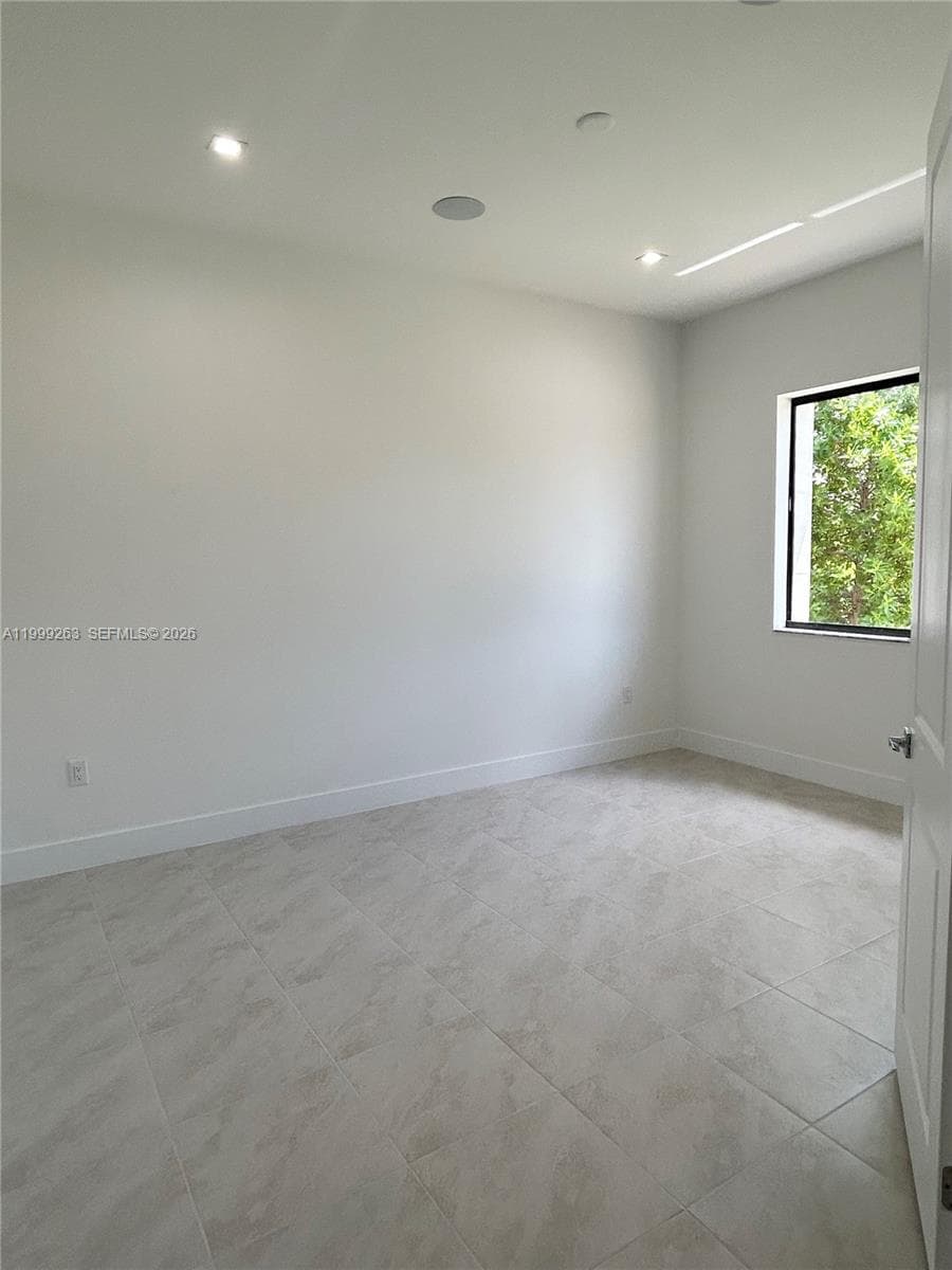 8037 NW 46th Ter, Doral FL 33166 — 23
