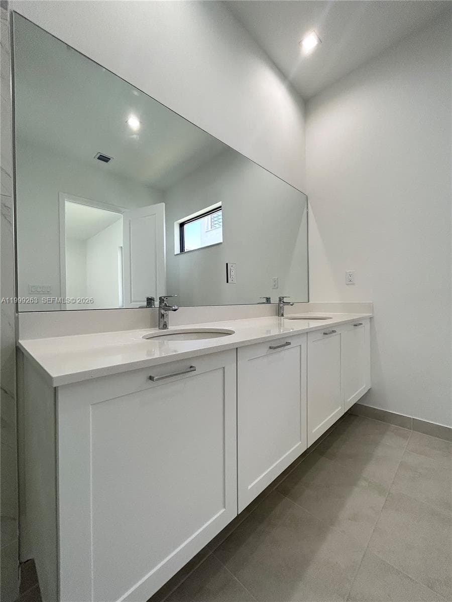 8037 NW 46th Ter, Doral FL 33166 — 13