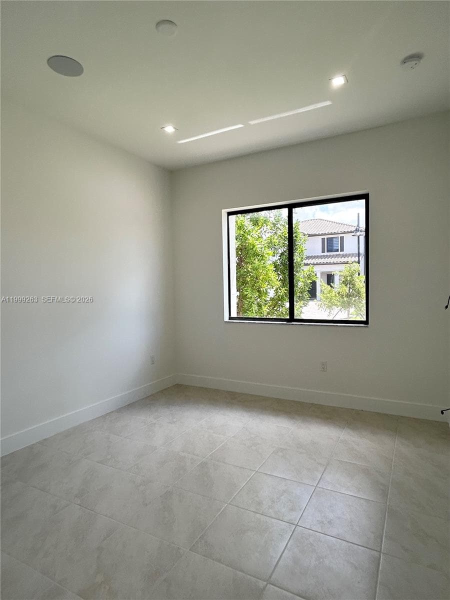 8037 NW 46th Ter, Doral FL 33166 — 22