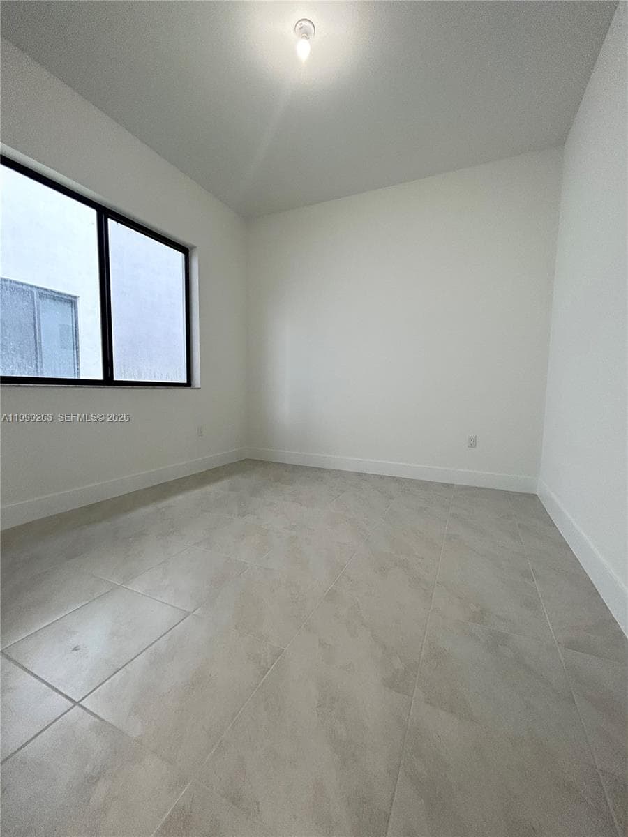 8037 NW 46th Ter, Doral FL 33166 — 18