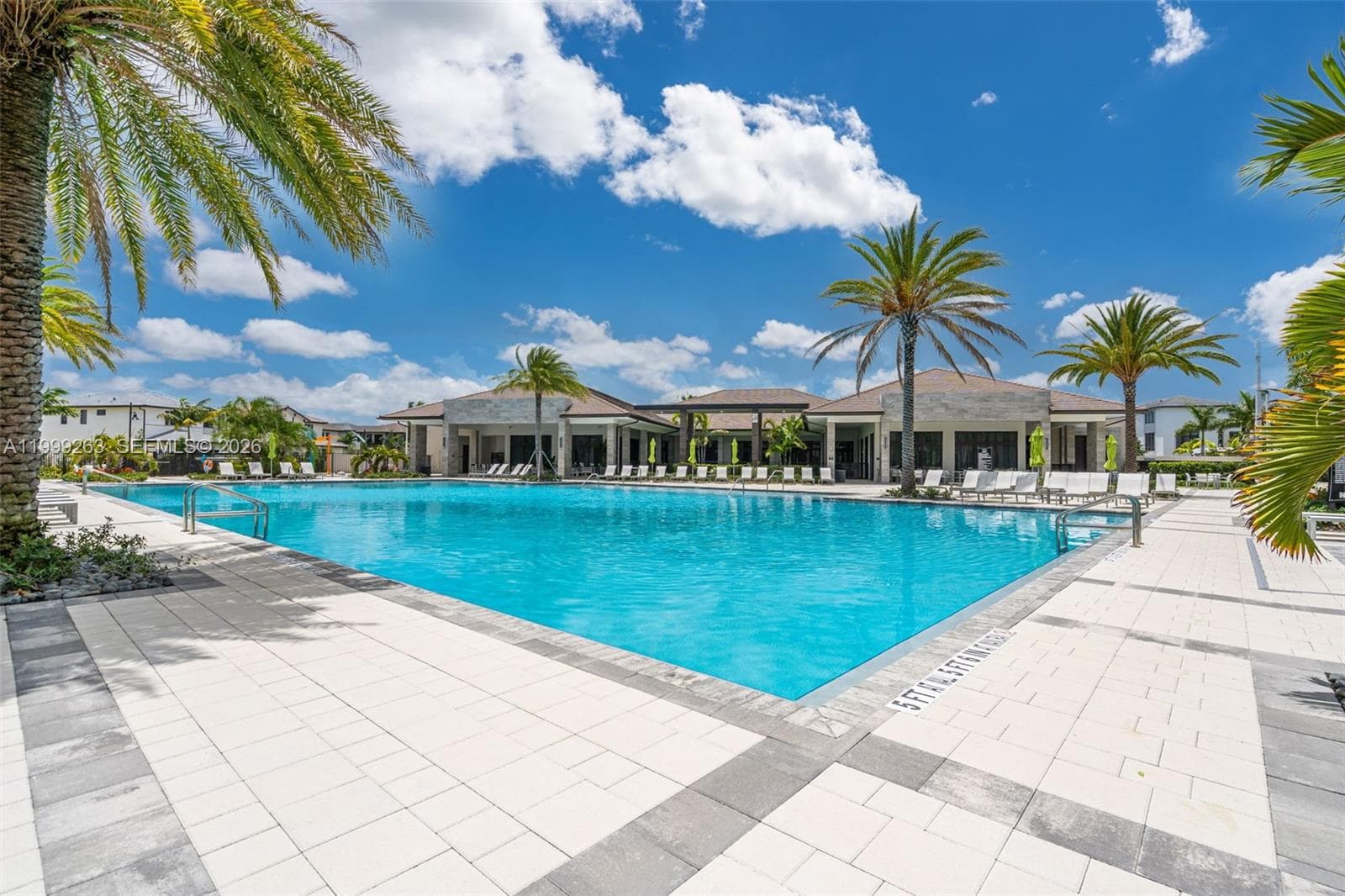 8037 NW 46th Ter, Doral FL 33166 — 35