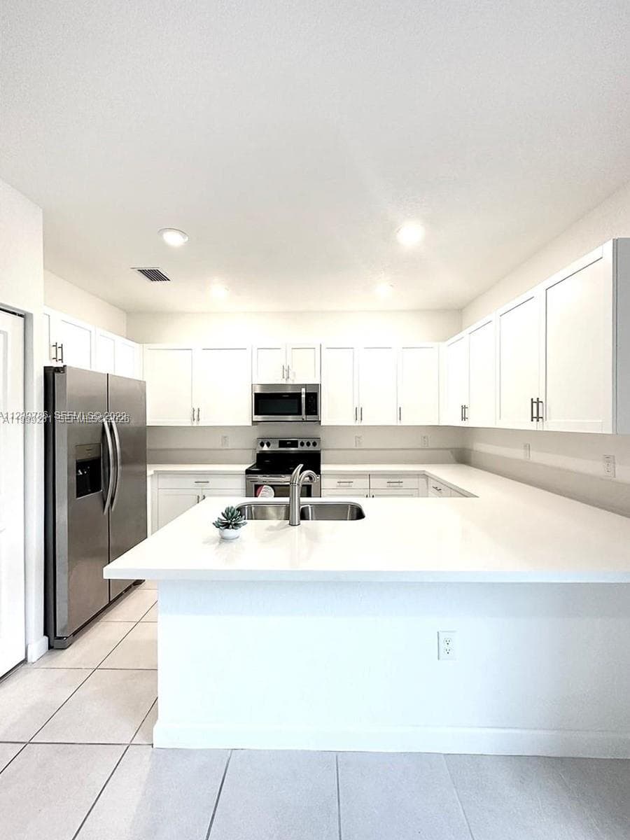 20800 NE 5th Ct, Miami FL 33179 — 3