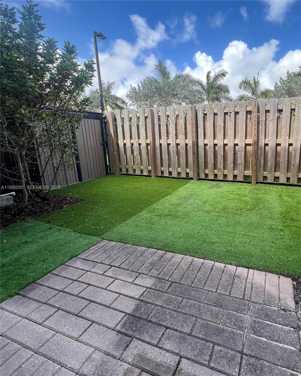 20800 NE 5th Ct, Miami FL 33179 — 19