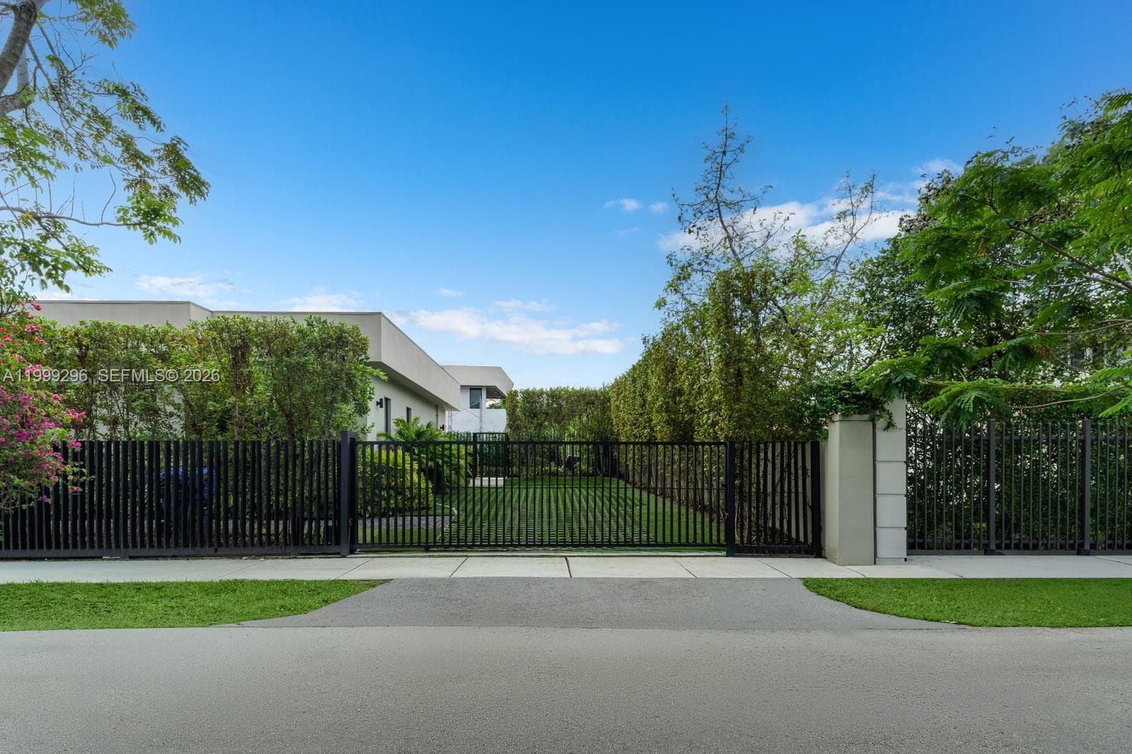 70 Samana Dr, Miami FL 33133 — 25