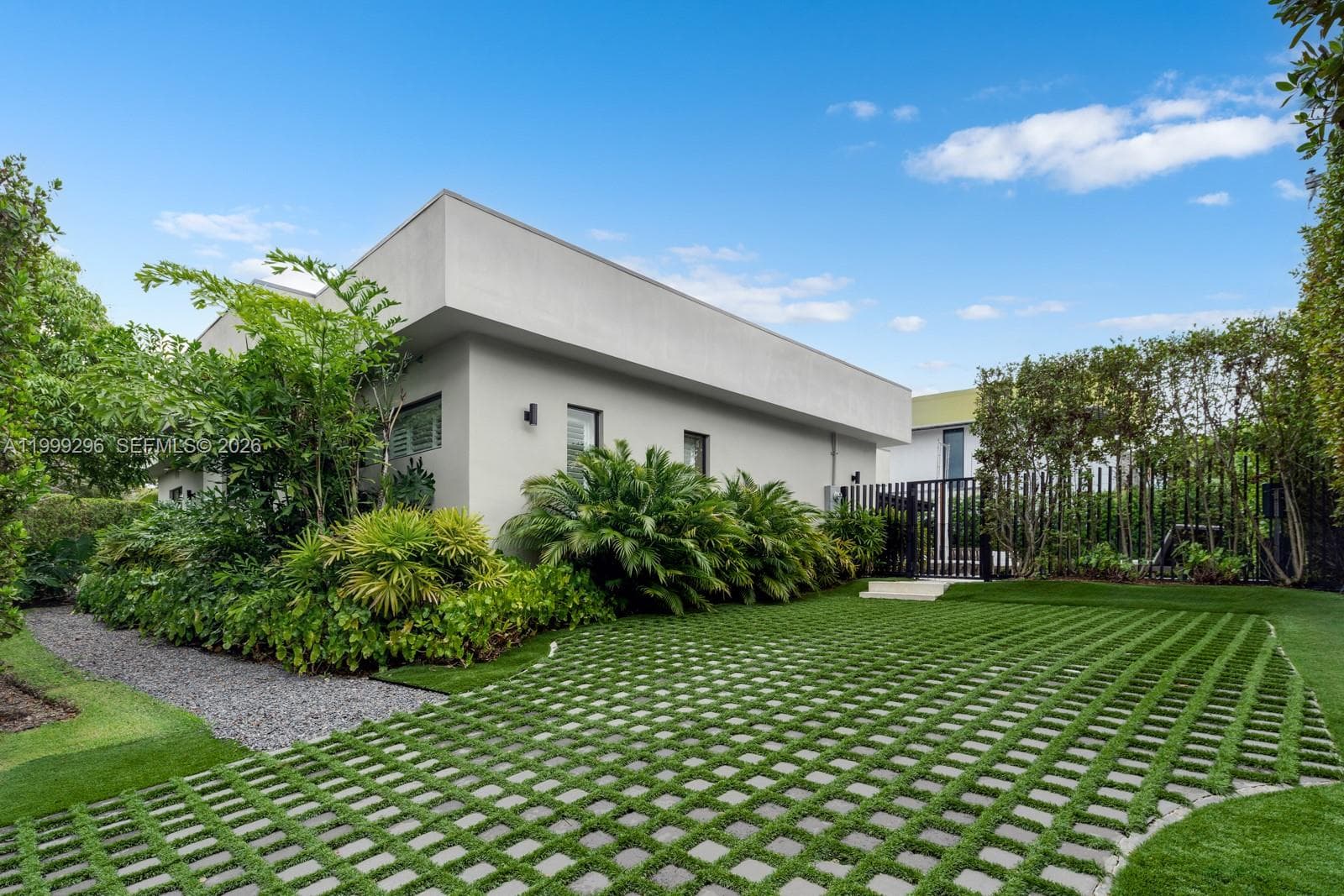 70 Samana Dr, Miami FL 33133 — 21