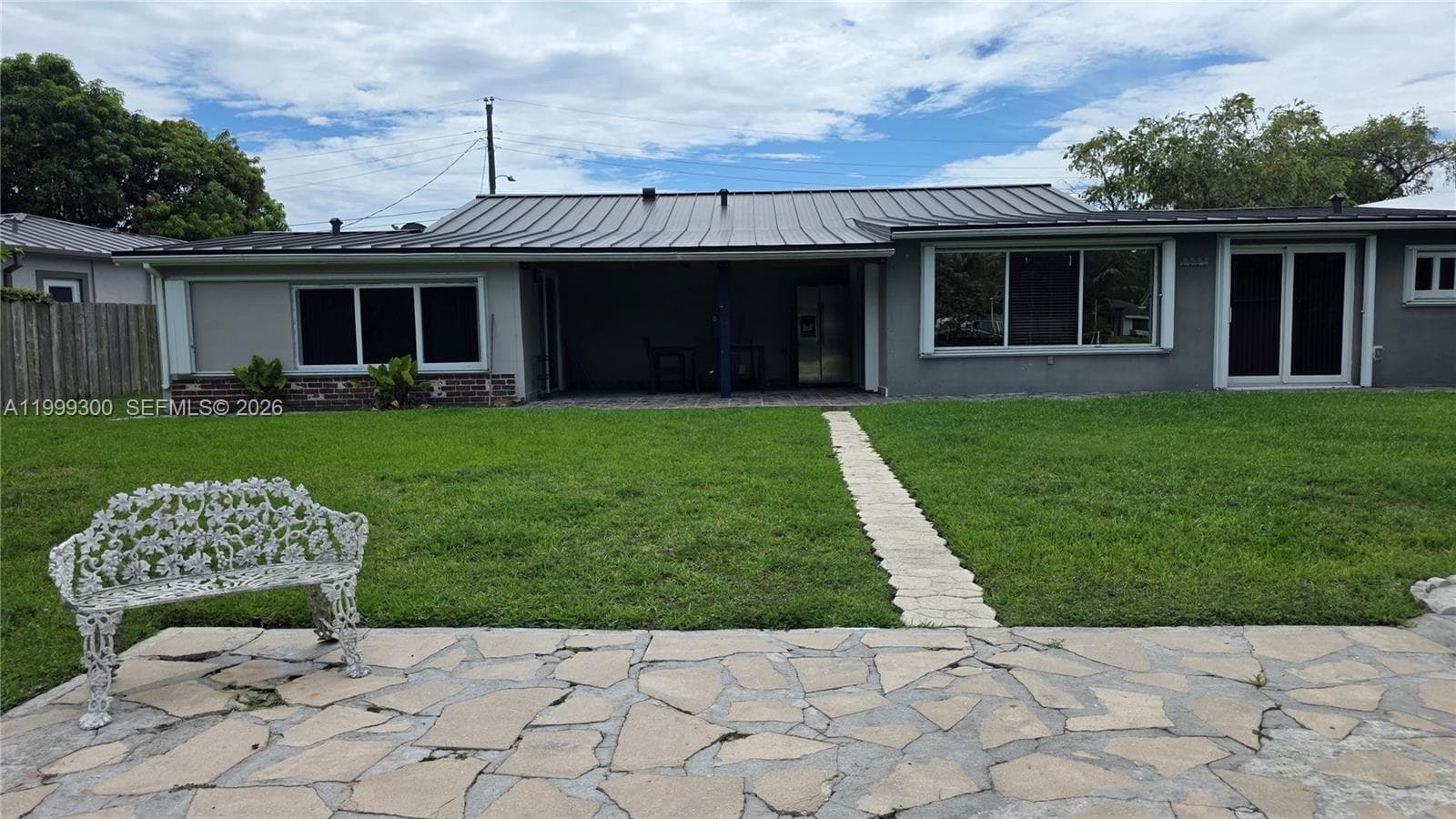 3325 S Lake Dr, Miami FL 33155 — 25