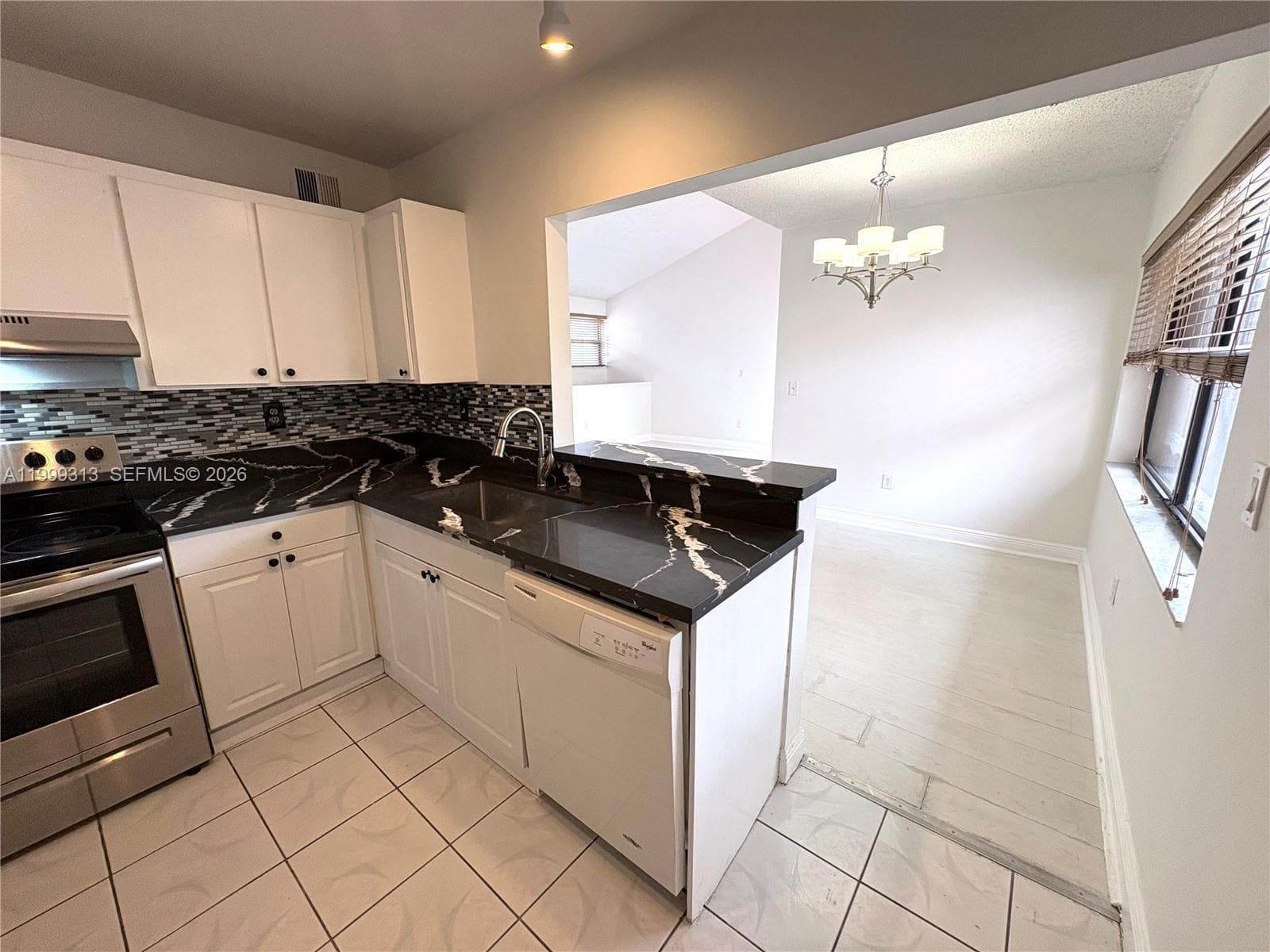 685 W Park Dr # 11, Miami FL 33172 — 7