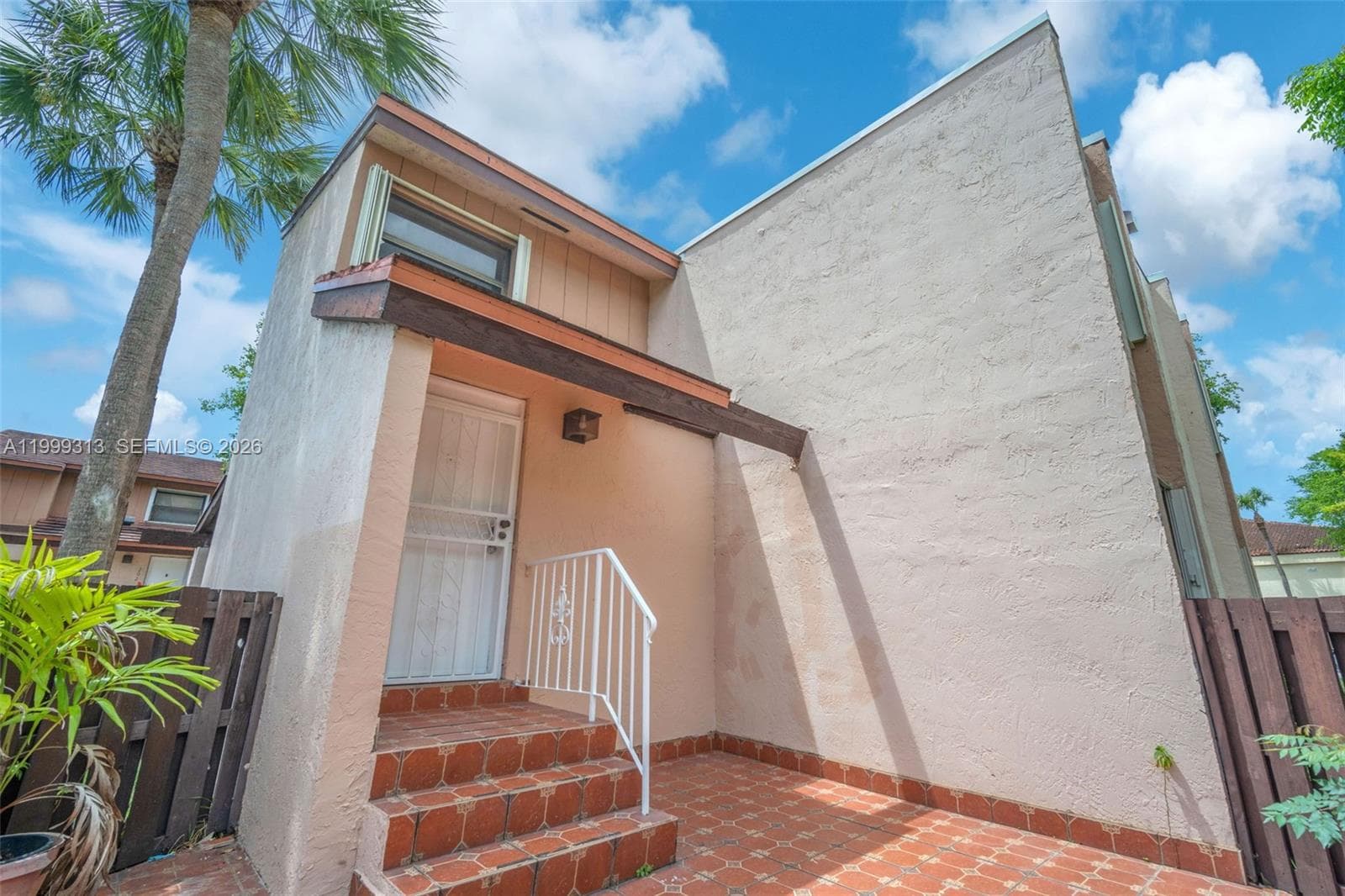 685 W Park Dr # 11, Miami FL 33172 — 36