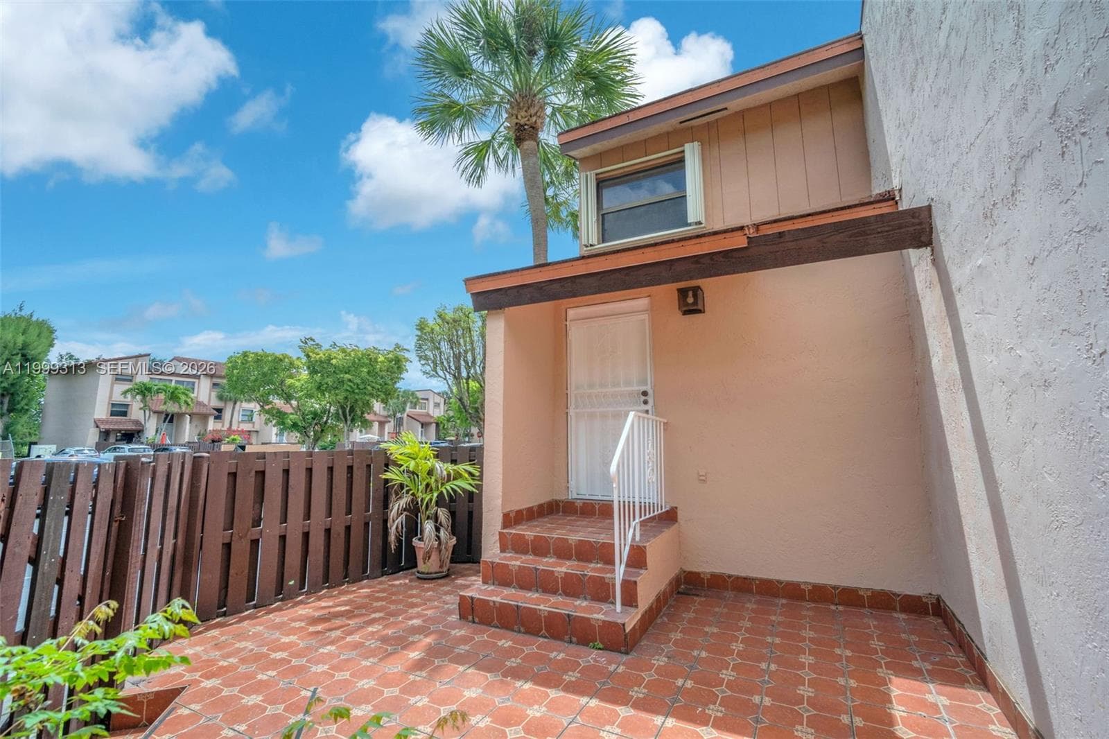 685 W Park Dr # 11, Miami FL 33172 — 1