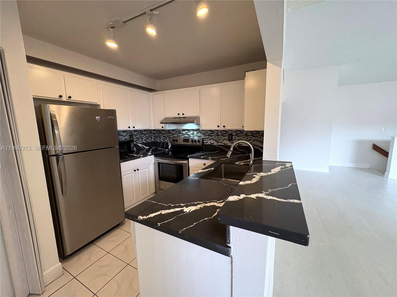 685 W Park Dr # 11, Miami FL 33172 — 9