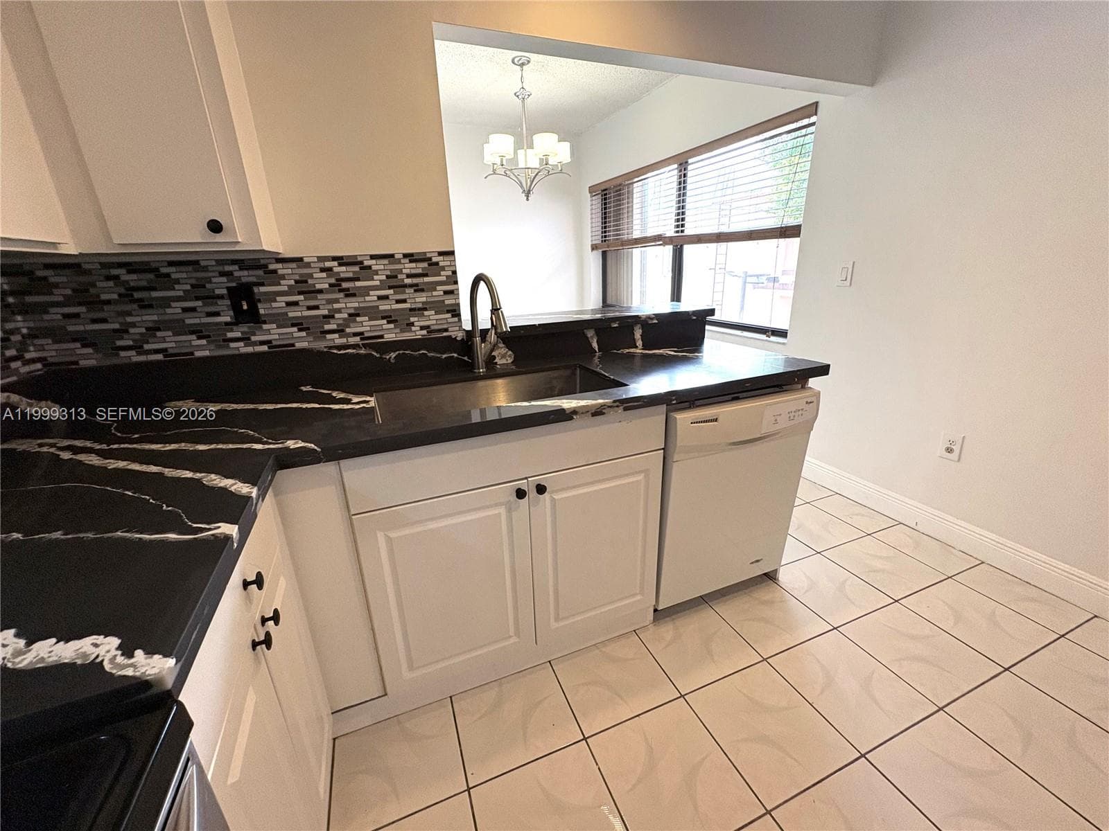 685 W Park Dr # 11, Miami FL 33172 — 33