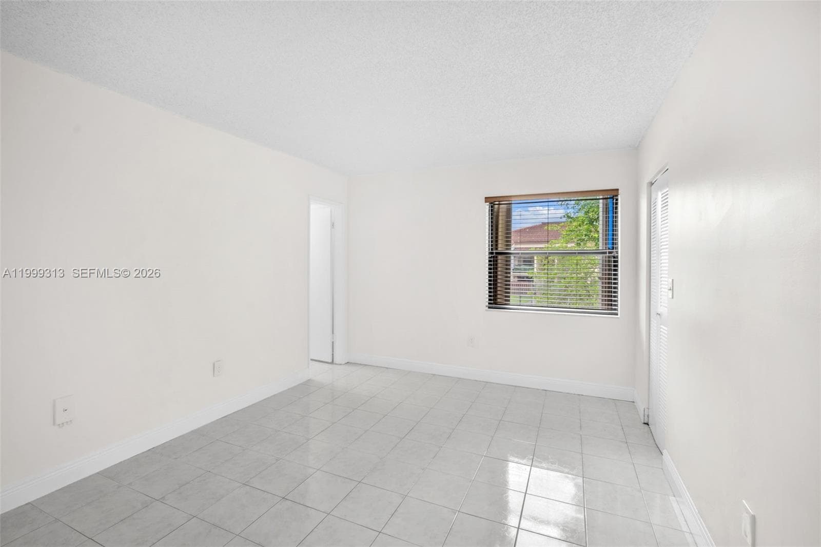 685 W Park Dr # 11, Miami FL 33172 — 18