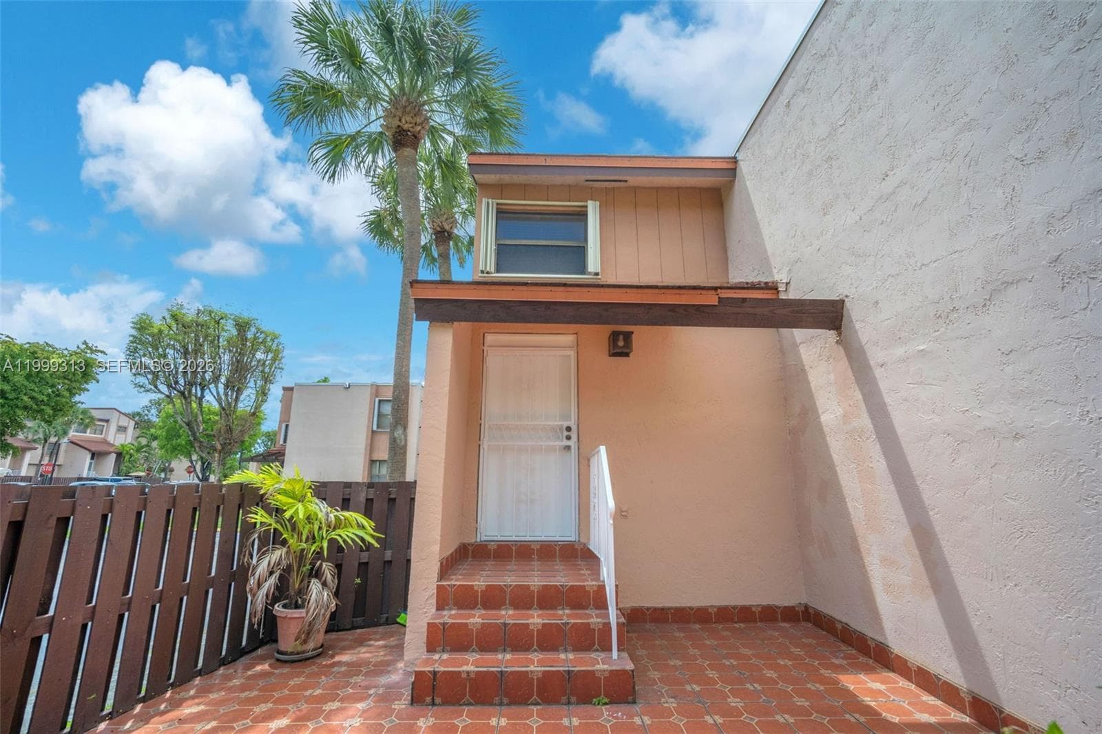685 W Park Dr # 11, Miami FL 33172 — 37