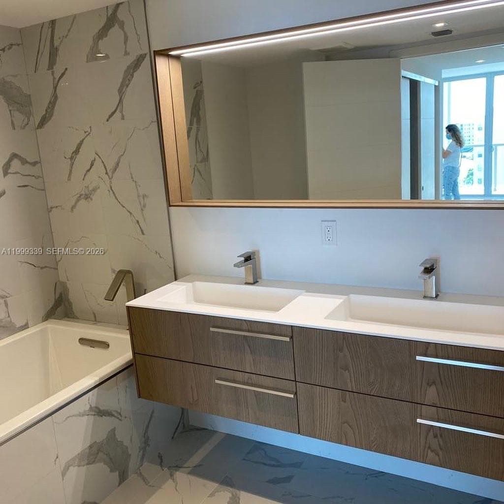 9521 E Bay Harbor Dr # 605, Bay Harbor Islands FL 33154 — 9