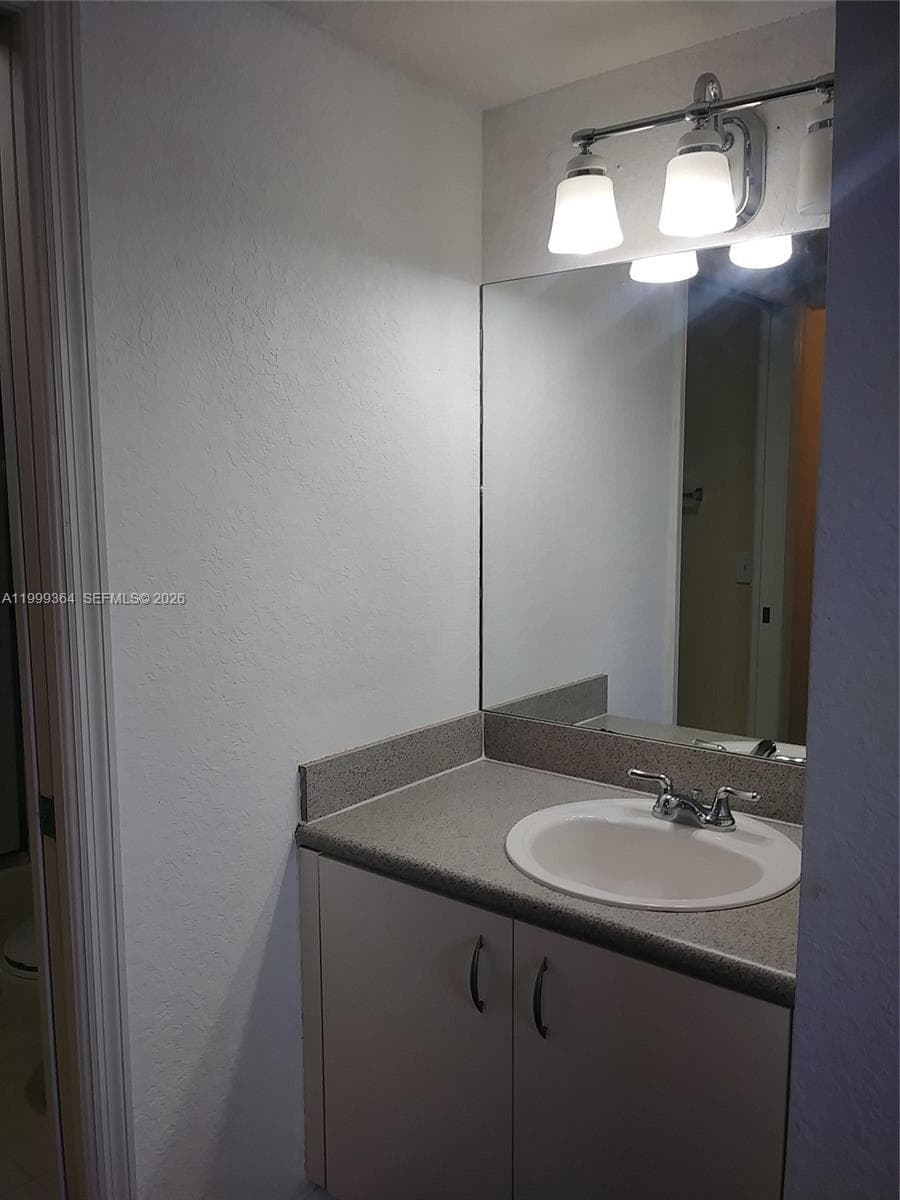 816 NW 11th St # 1002, Miami FL 33136 — 7