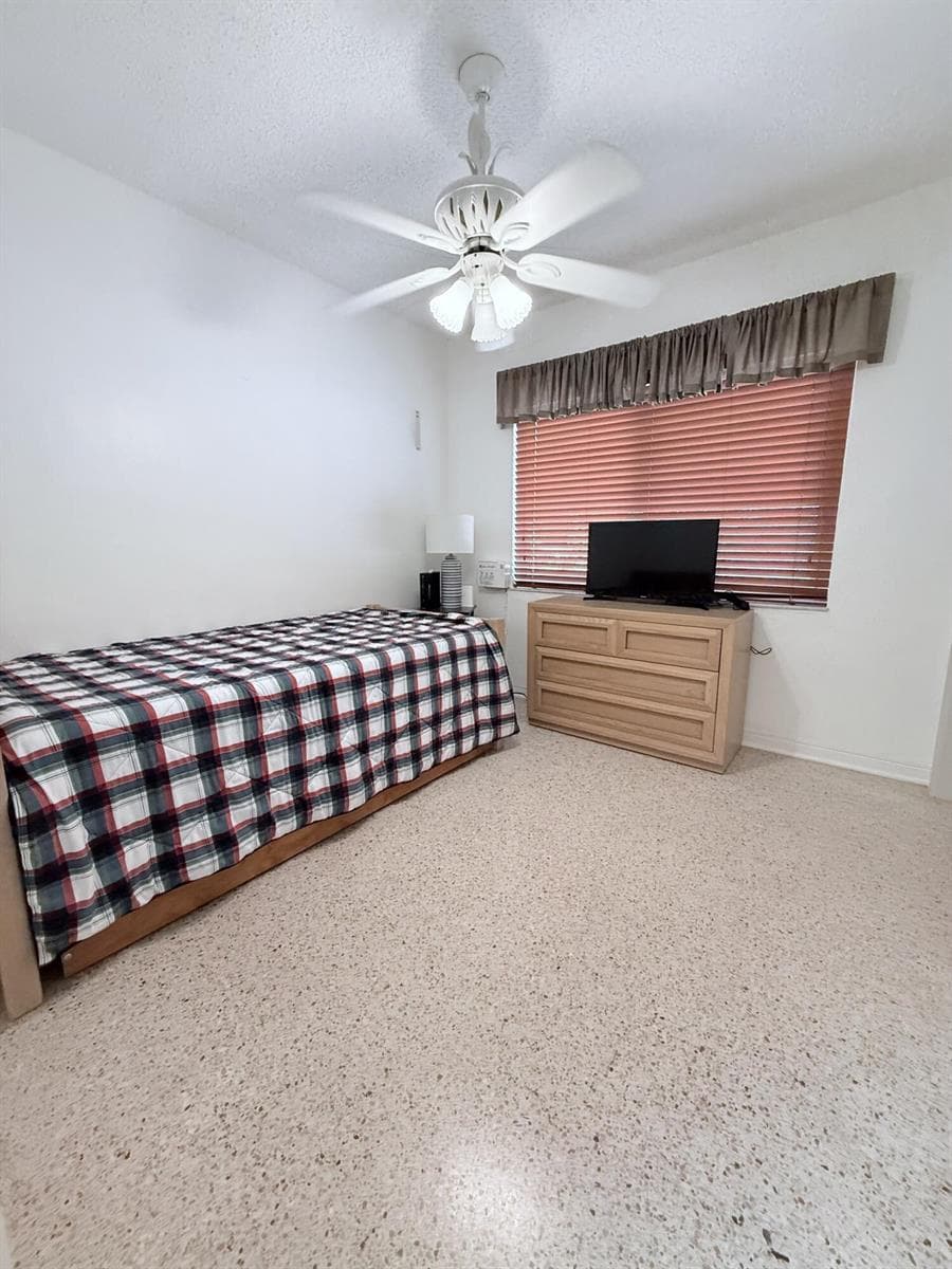 957 W 67th Street, Hialeah FL 33012 — 12