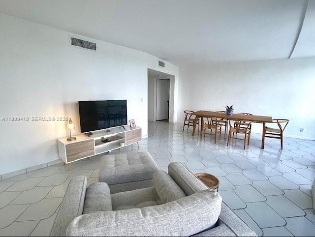 900 Bay Dr # 311, Miami Beach FL 33141 — 9