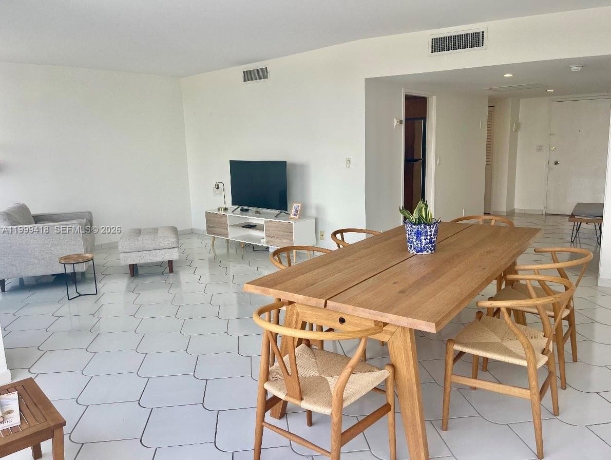 900 Bay Dr # 311, Miami Beach FL 33141 — 4