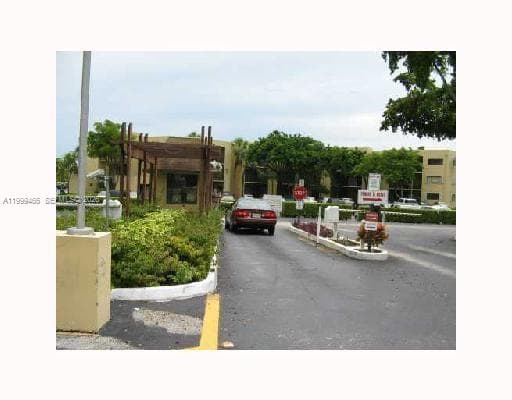 8075 SW 107th Ave # 305, Miami FL 33173 — 3