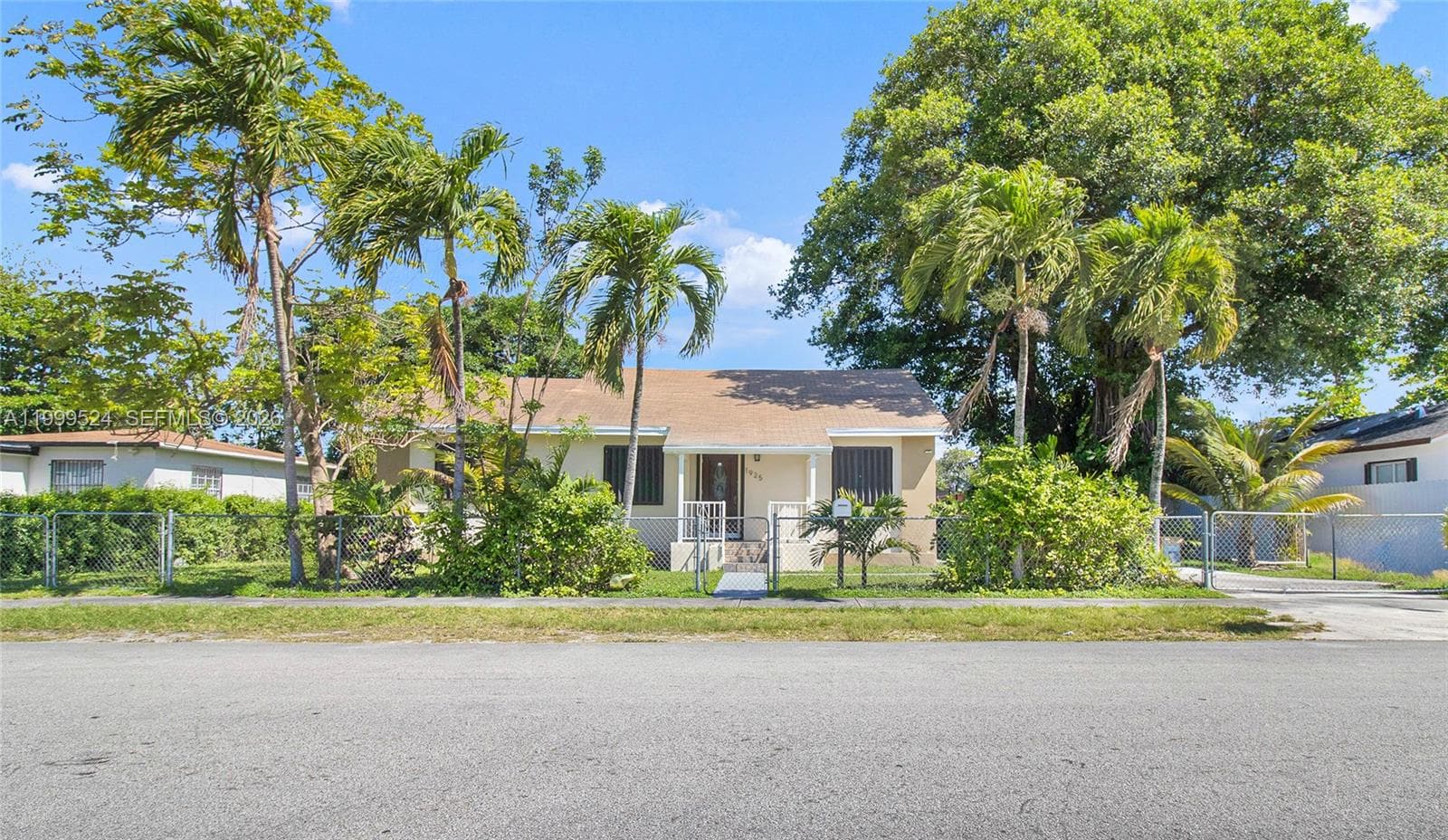 1925 NW 49th St, Miami FL 33142 — 1