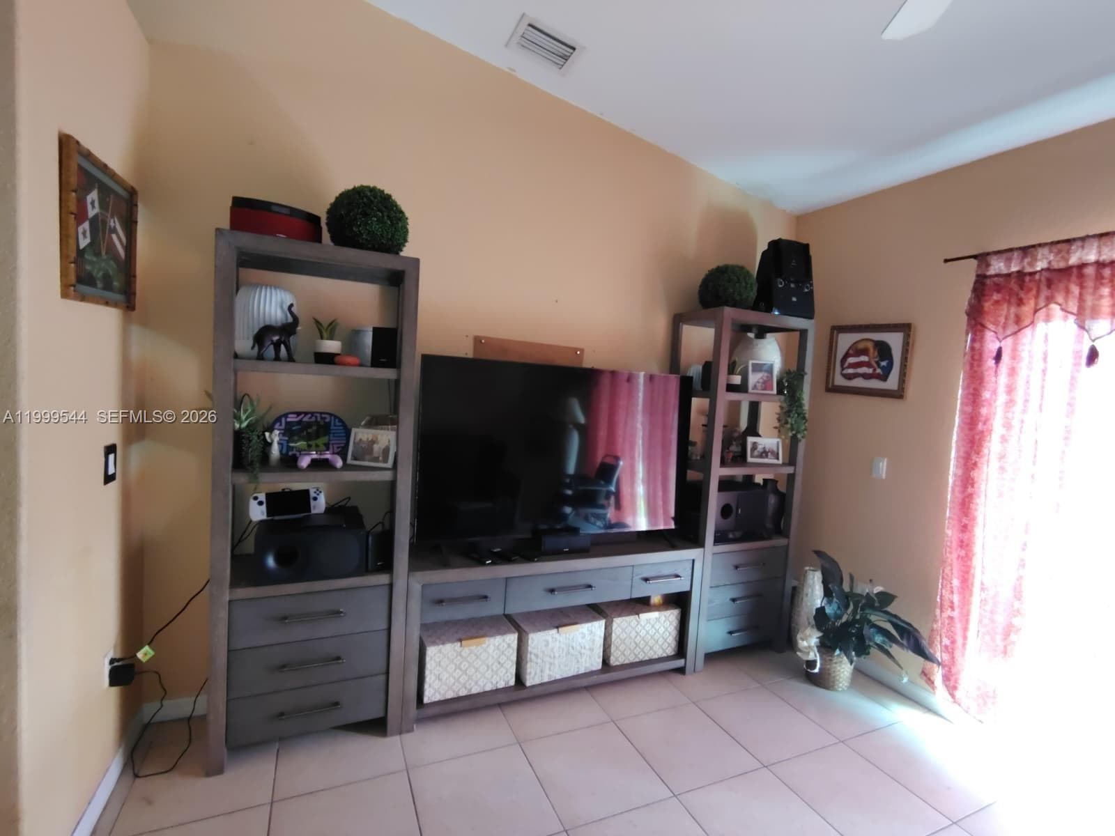 7736 NW 197 LN, Hialeah FL 33015 — 6