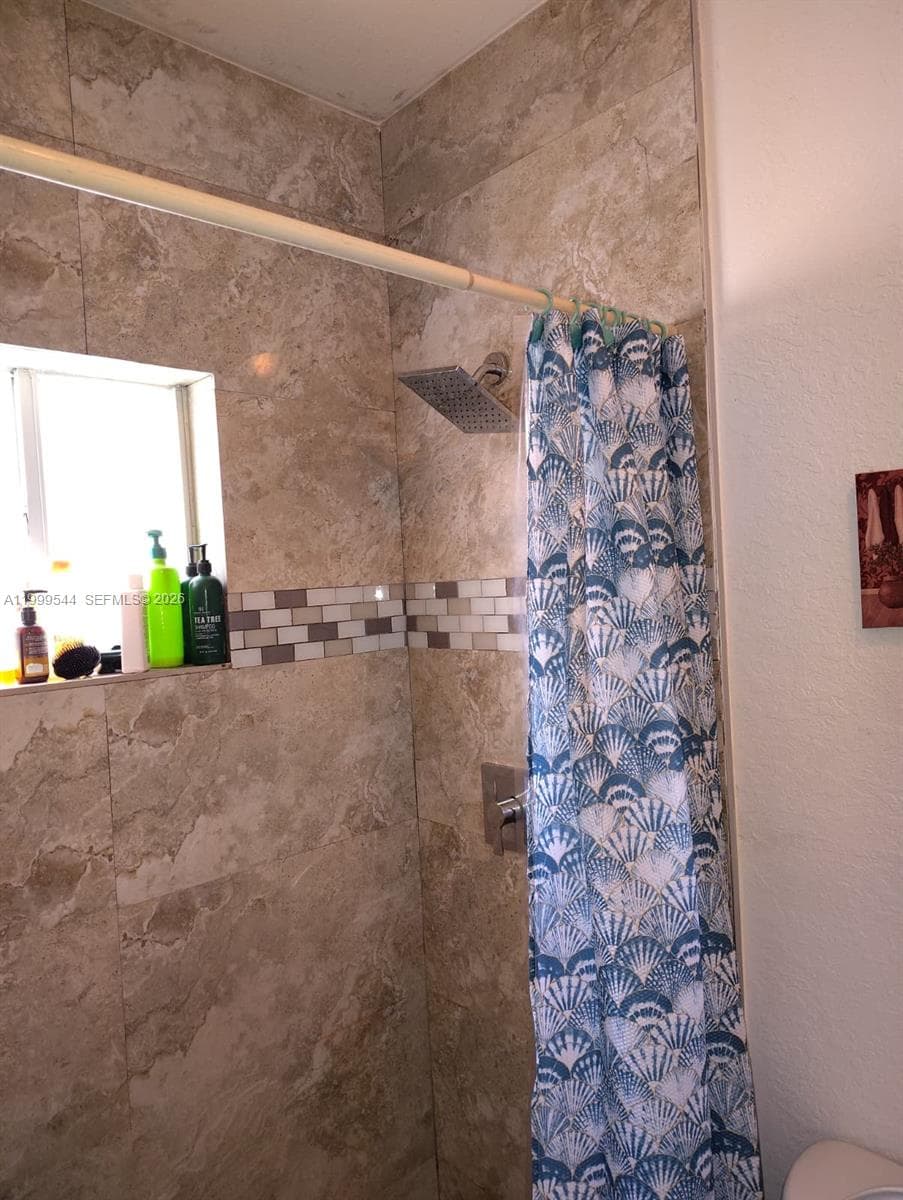 7736 NW 197 LN, Hialeah FL 33015 — 14
