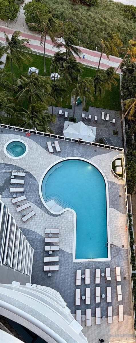 6301 Collins Ave # 1207, Miami Beach FL 33141 — 33