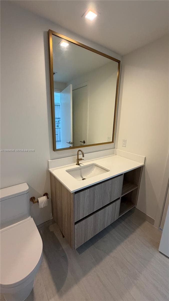 77 SE 5 # 1915, Miami FL 33131 — 30