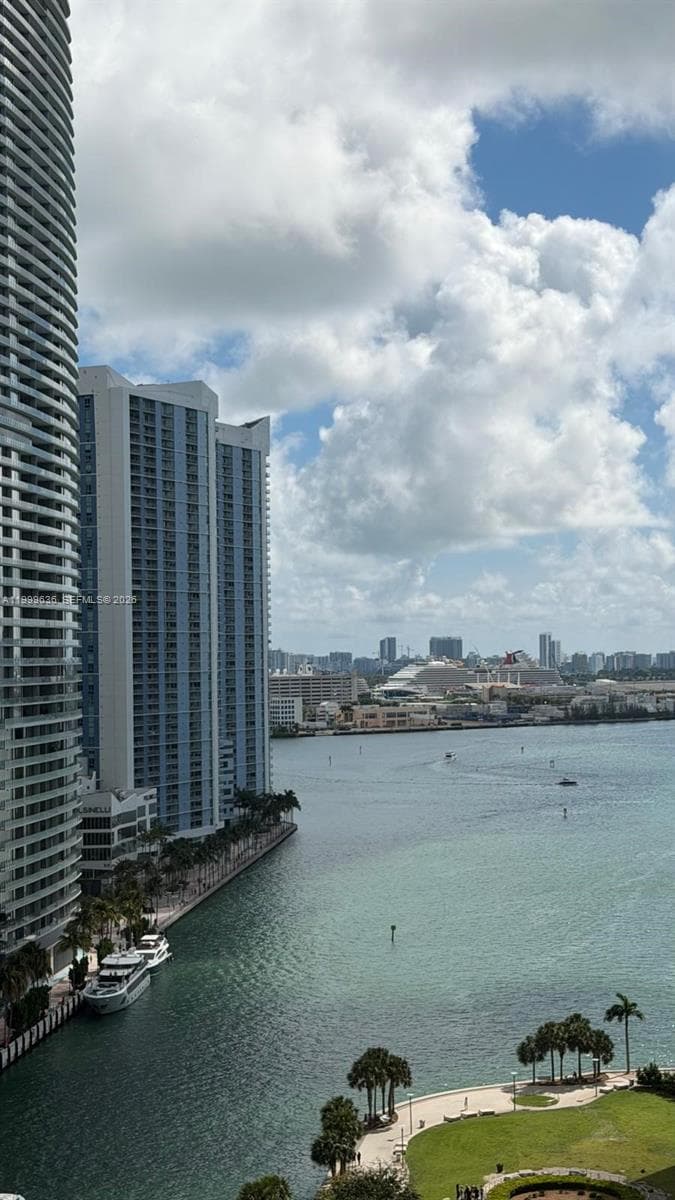 77 SE 5 # 1915, Miami FL 33131 — 4