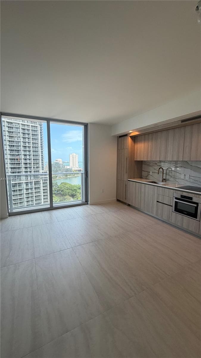 77 SE 5 # 1915, Miami FL 33131 — 25