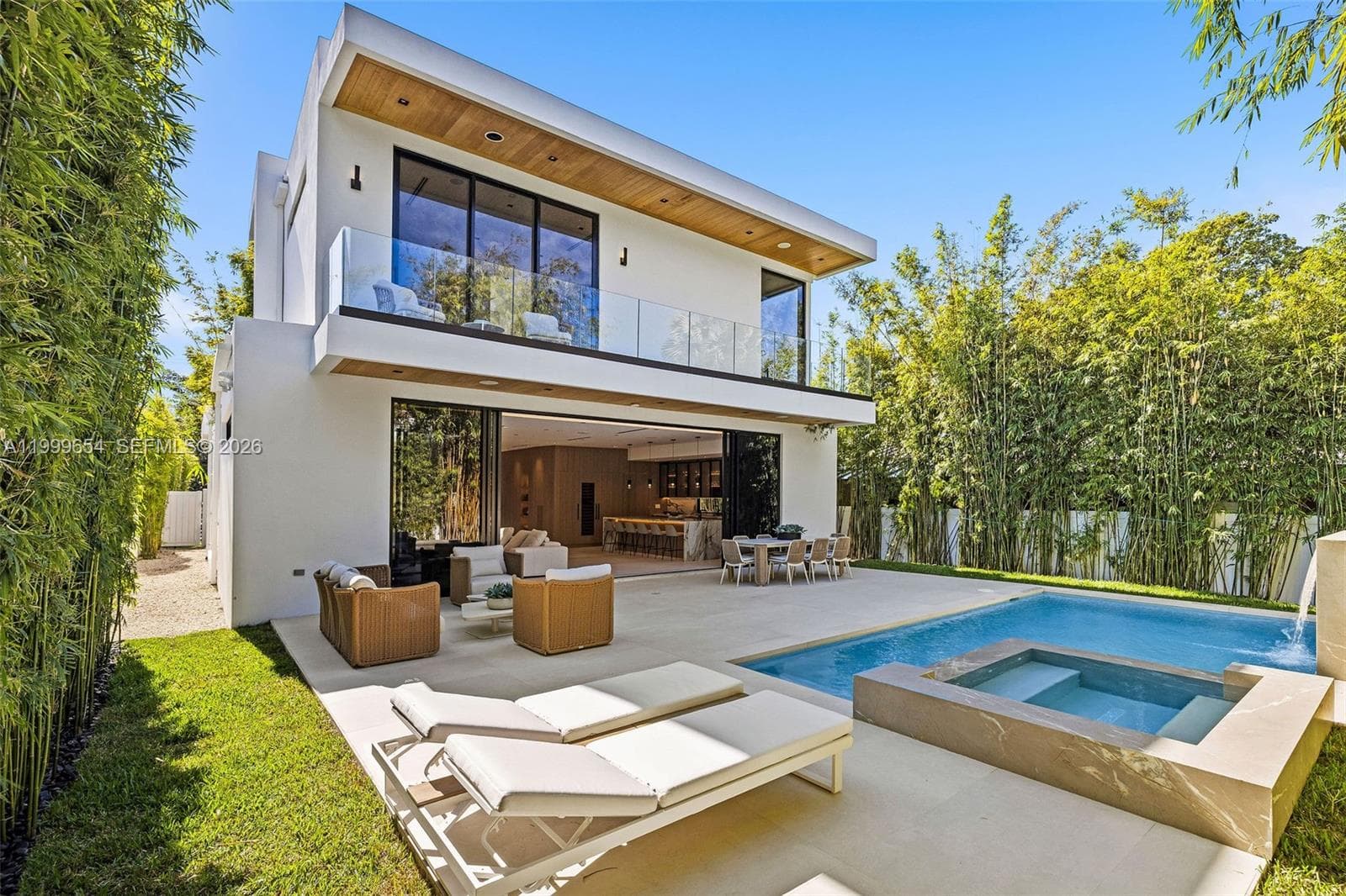 325 W 63rd St, Miami Beach FL 33141 — 2