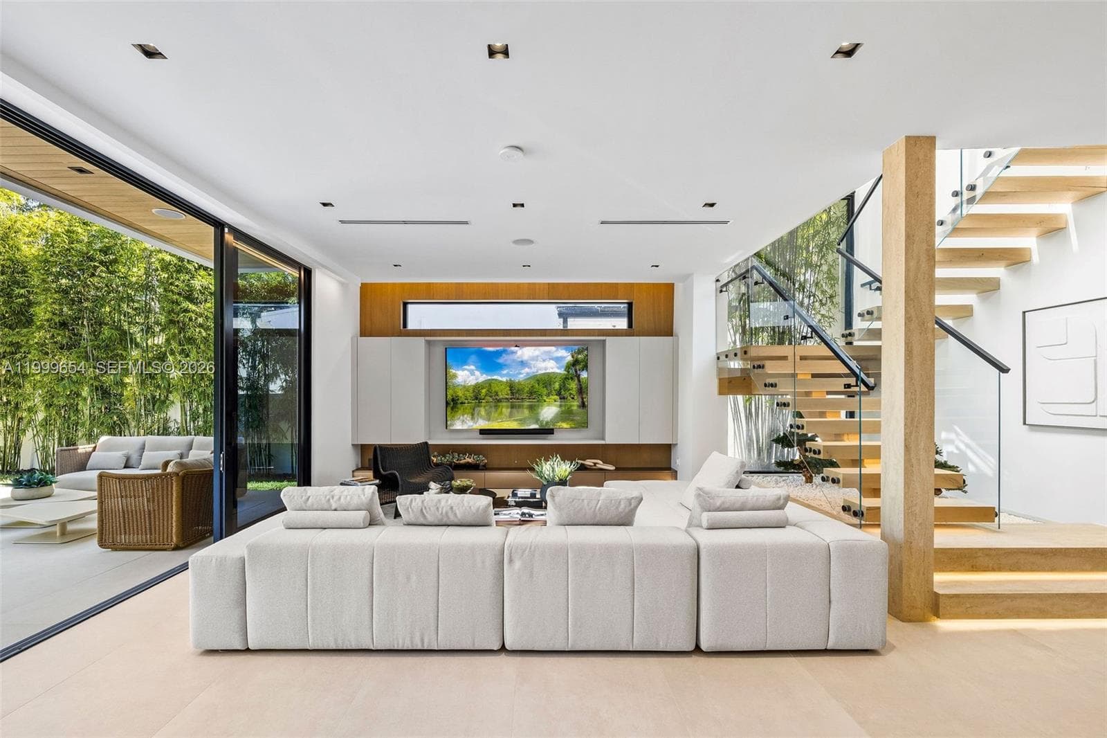 325 W 63rd St, Miami Beach FL 33141 — 26
