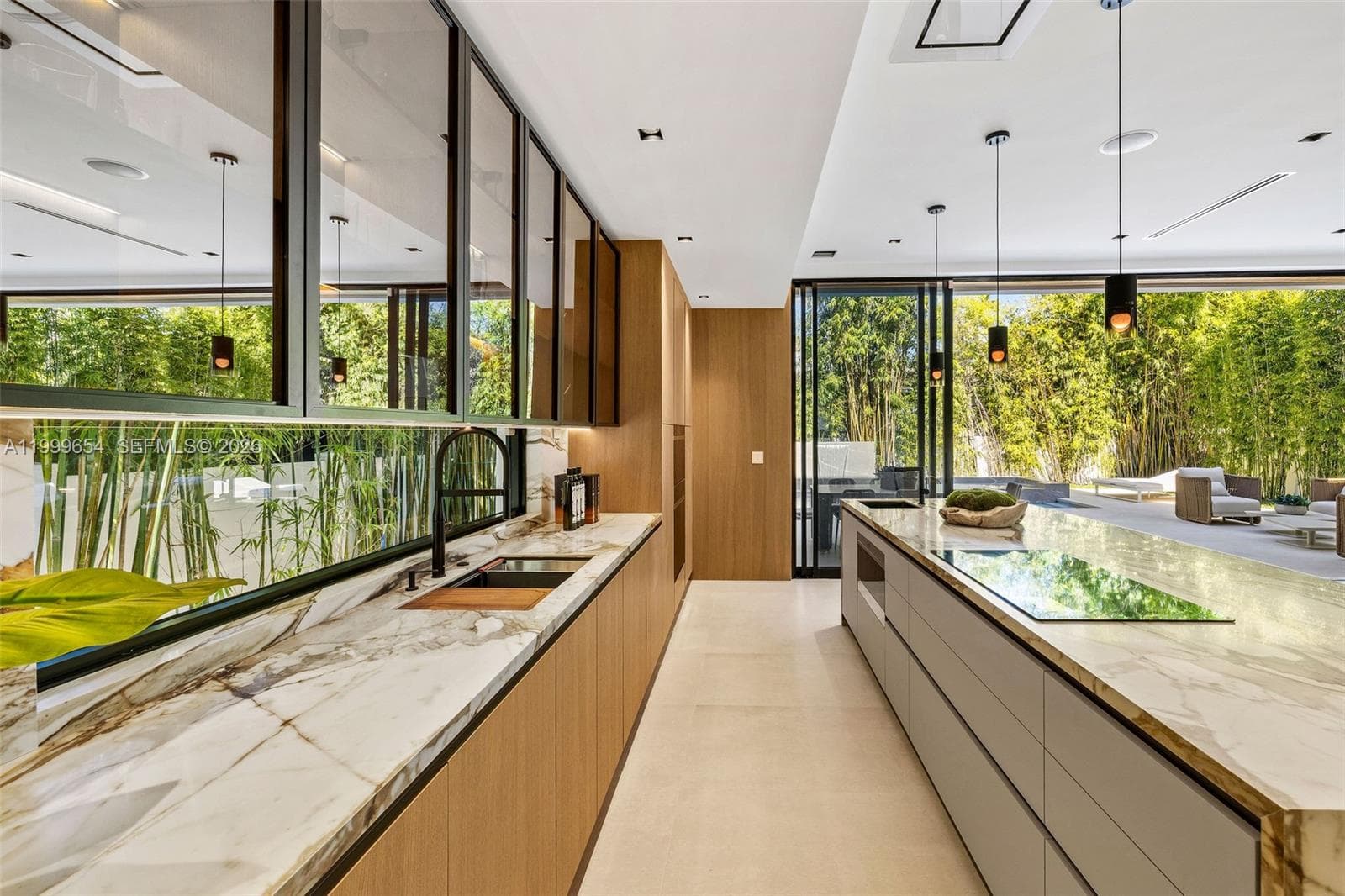 325 W 63rd St, Miami Beach FL 33141 — 24