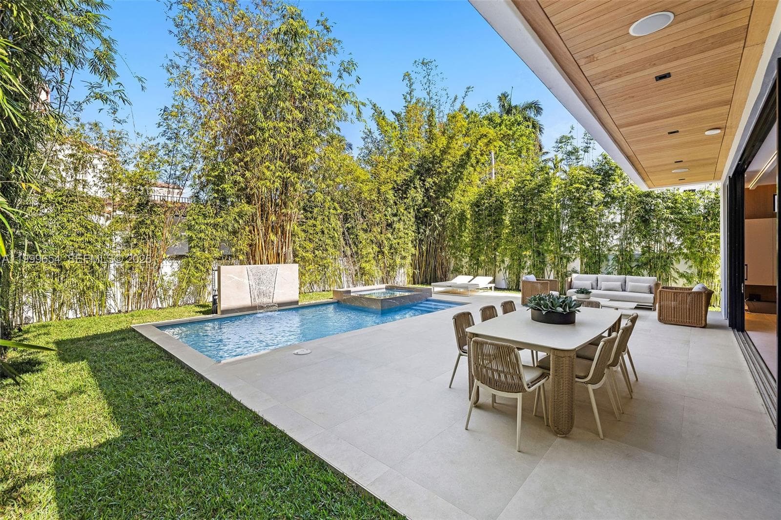 325 W 63rd St, Miami Beach FL 33141 — 33