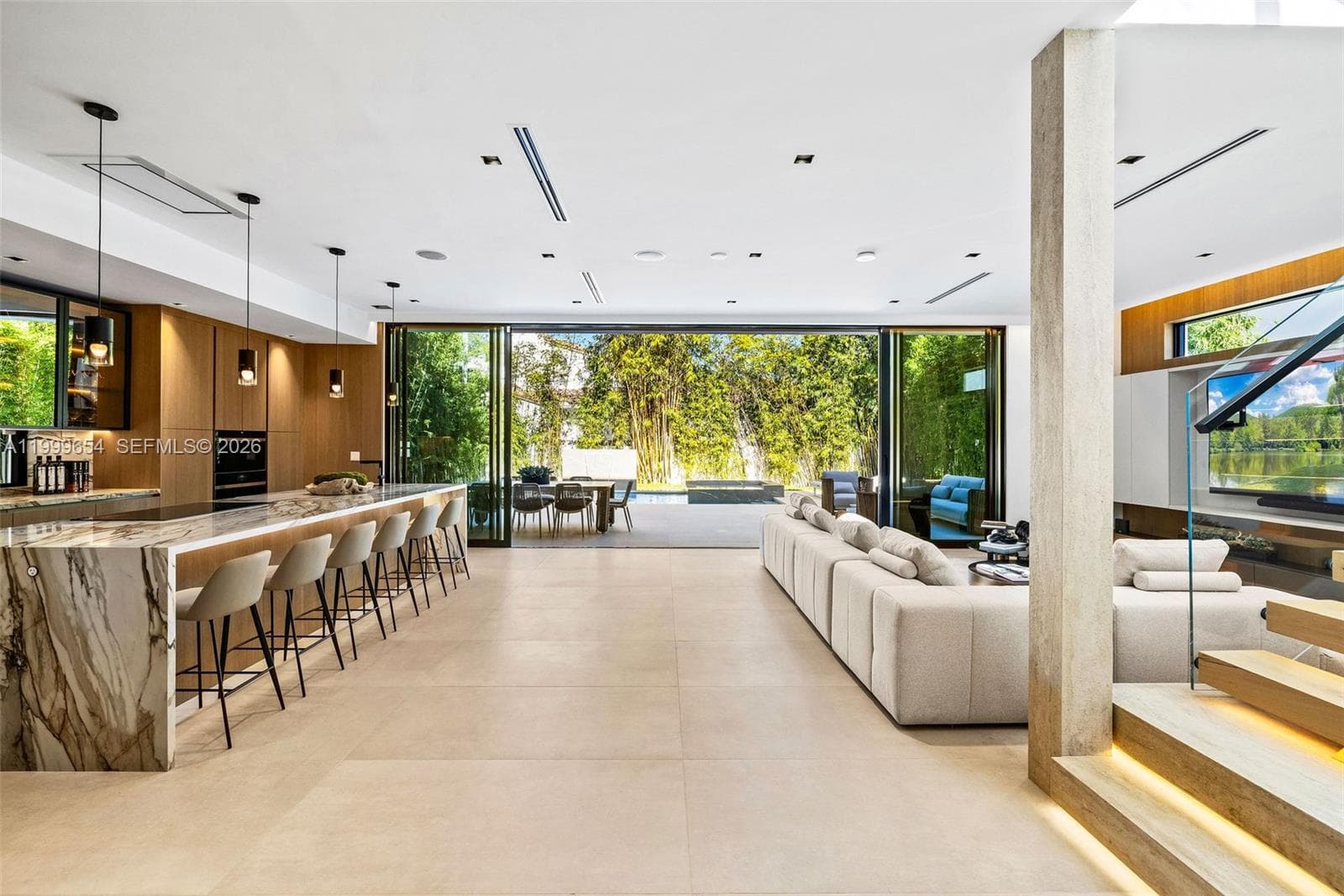 325 W 63rd St, Miami Beach FL 33141 — 18